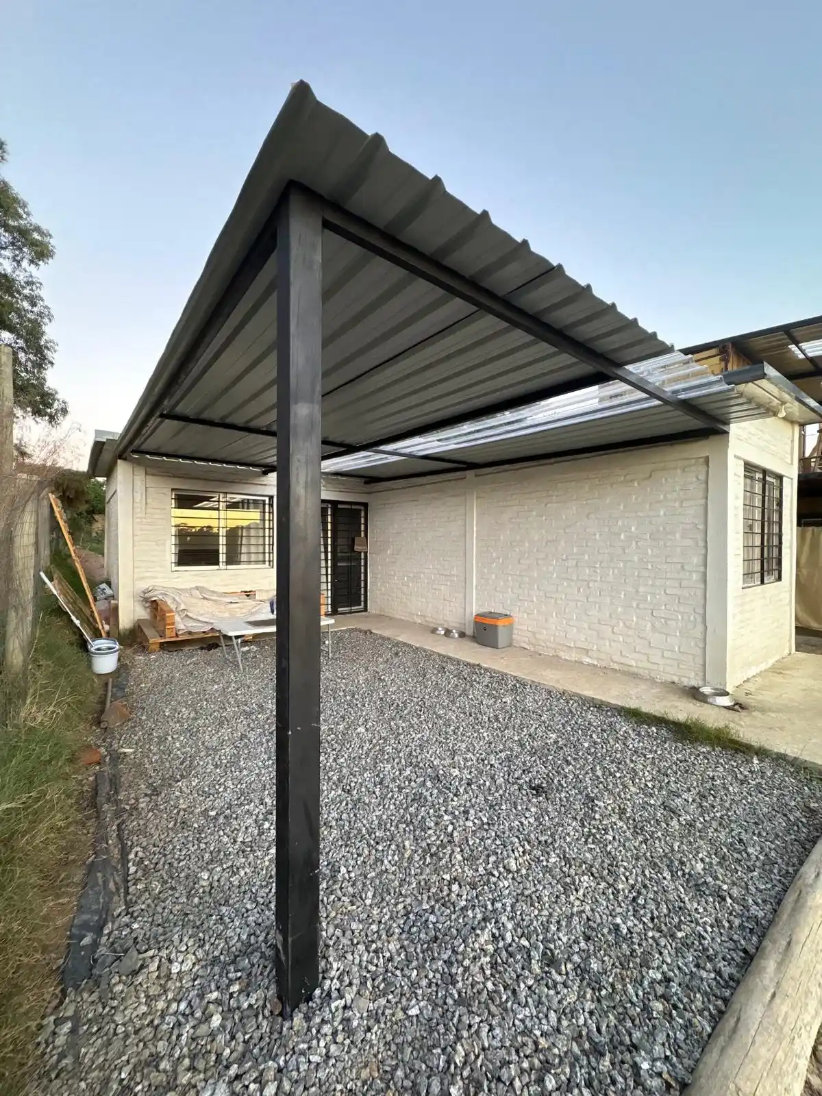 Pérgola metálica vista interior