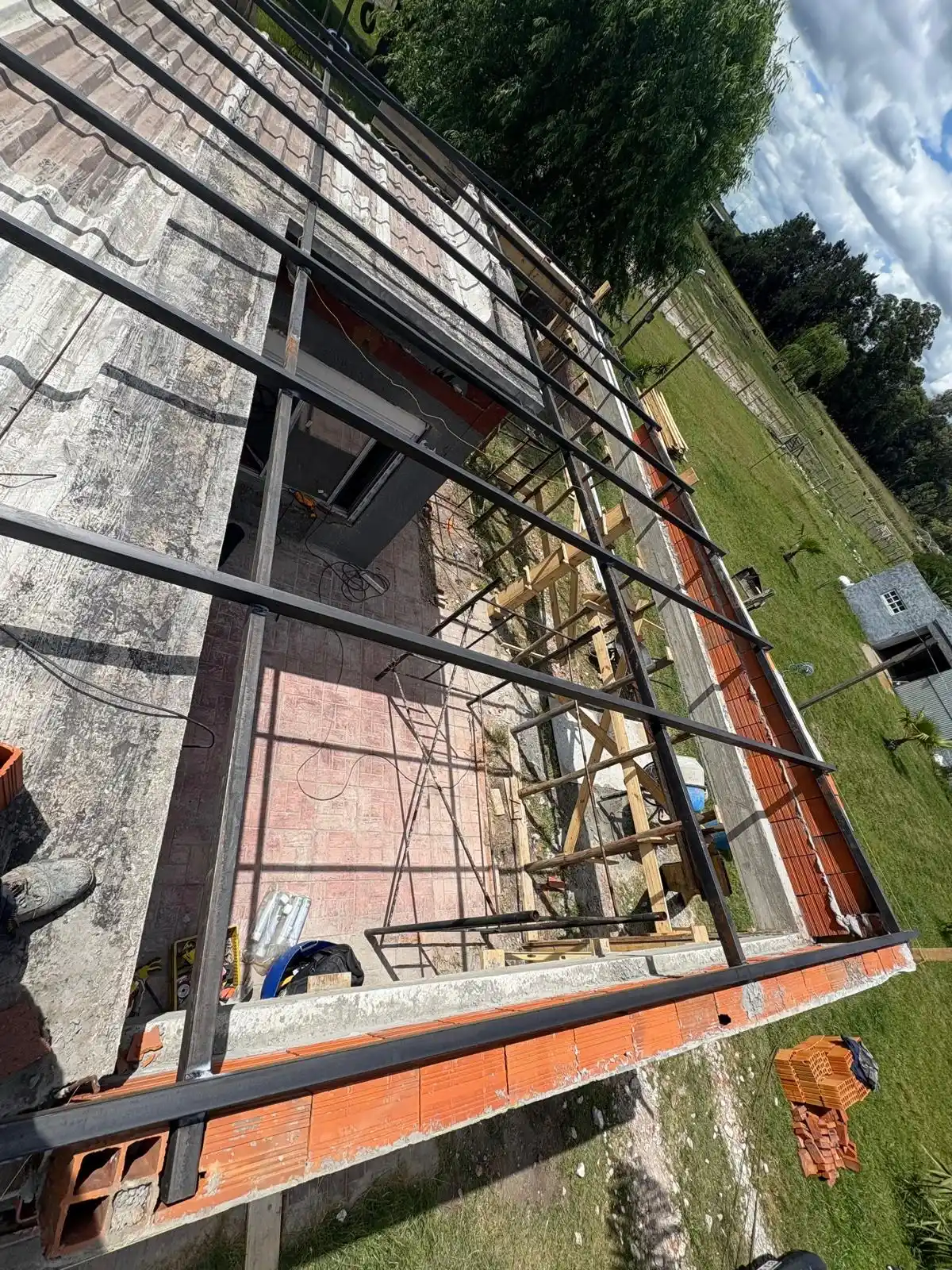 Instalación de techo de chapa blanca en Colonia